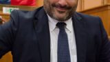 Geniale Palozzi. Così le canta a quelli del coronavirus (video)
