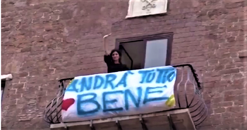 raggi che saluta