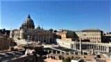 Arrestata la “dama del cardinale”. Quelle operazioni umanitarie segrete del Vaticano…