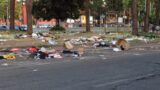Rifiuti e siringhe, sulla Togliatti degrado a 5 stelle (video)