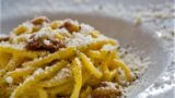 Domani scatta il “Carbonara day”, piatto italiano imitatissimo e da gustare in compagnia