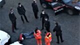 Il solito schifo a Trastevere davanti la mensa della comunità di Sant’Egidio (video)