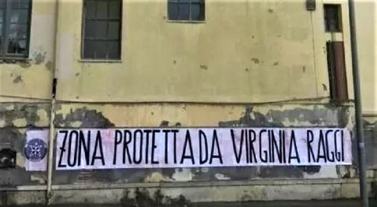 striscione ex colonia