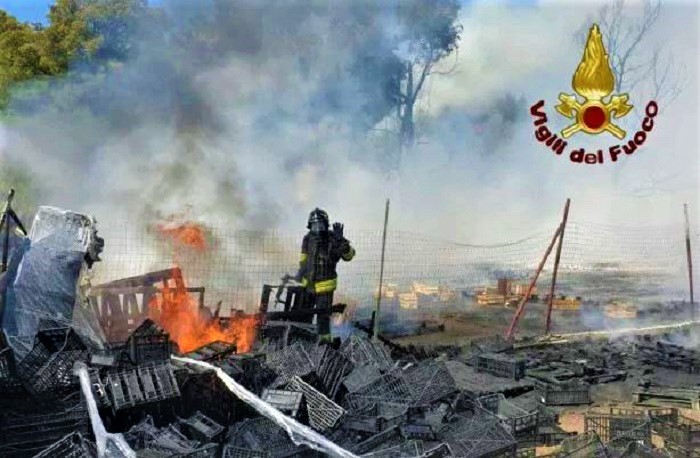 roma brucia incendi (2)