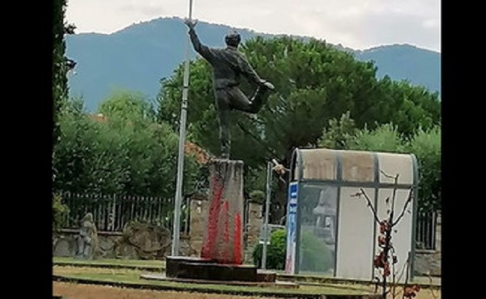 statua di benigni