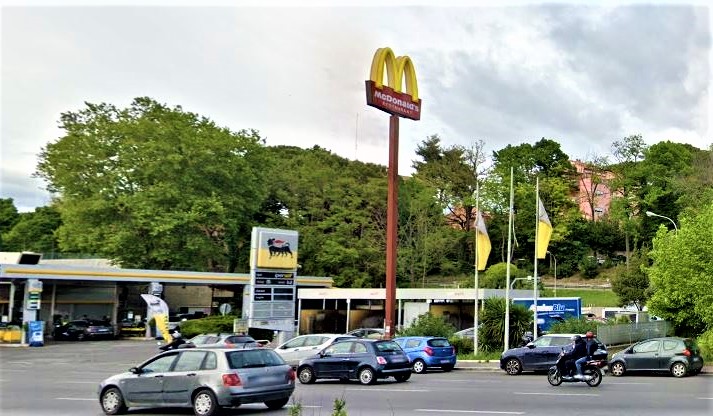 stupro nel fast food