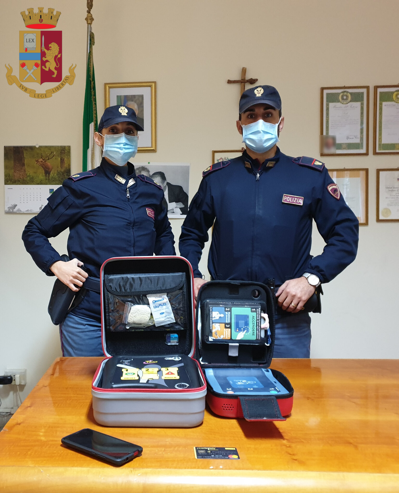 Atac senza pace, adesso i ladri rubano anche i defibrillatori in metro