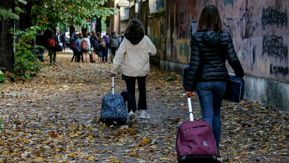 Riaprire le scuole l’11 è follia. La lettera dell’ISS Federico Caffè di Roma