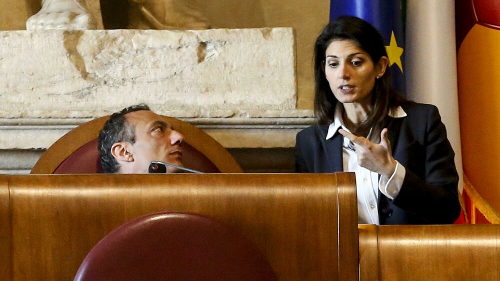 Soldi e poteri a Roma, arriva la mozione ‘De Vito’ che inchioda la Raggi