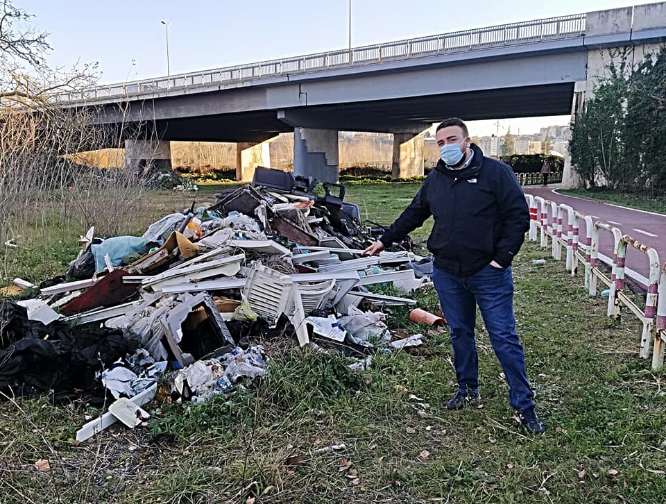 Via del Baiardo, l’omicidio Reggiani non ha insegnato niente. La denuncia di Andrea Nardini (Lega), qui ancora rifiuti e degrado