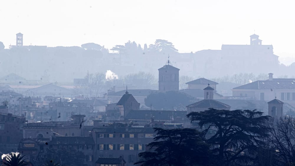Roma, aria irrespirabile anche in lockdown. Colpa dei ‘botti’ di Capodanno