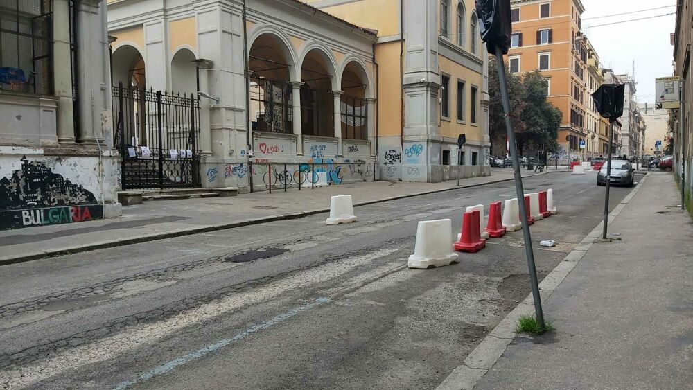 Esquilino, via Bixio diventa pedonale. E i residenti infuriati raccolgono le firme