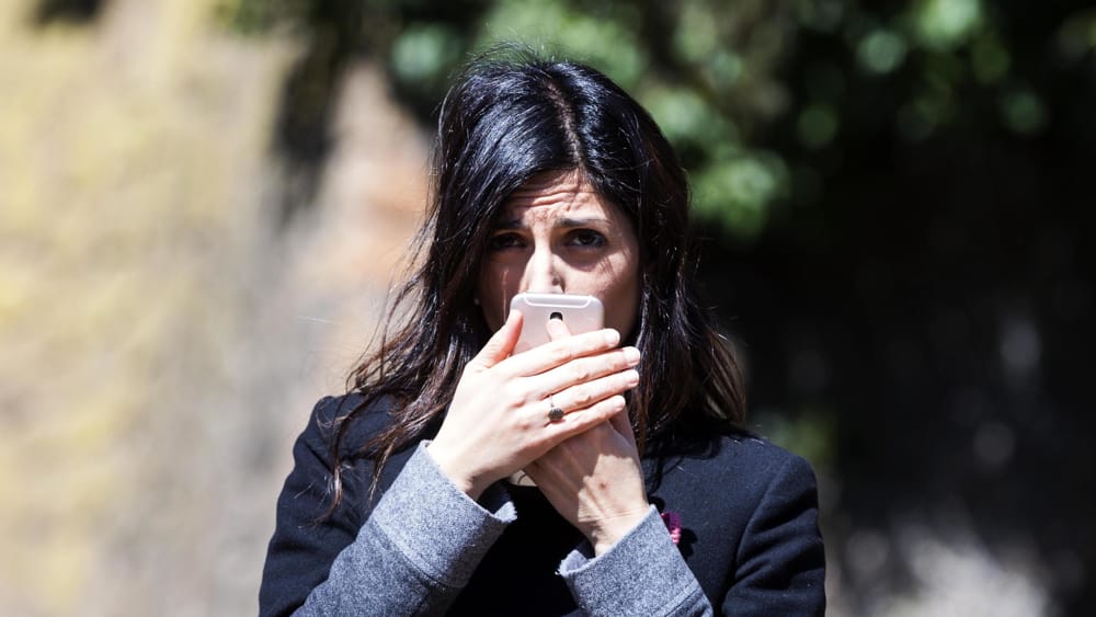 Raggi, settimana ad alta tensione. Pronta la sfiducia al vice sindaco Calabrese