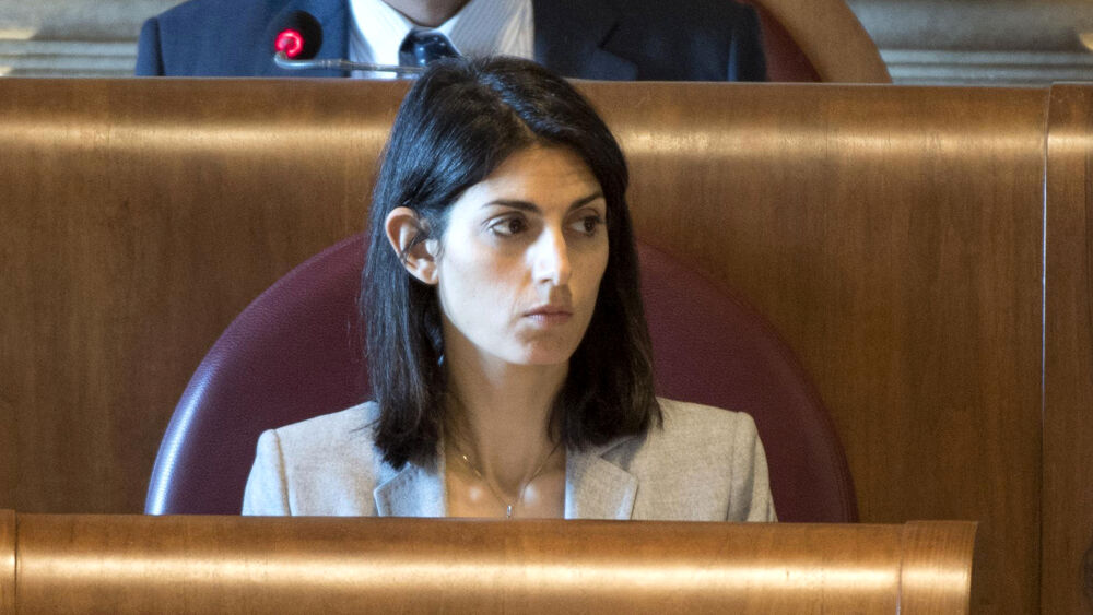 Raggi, nuovo schiaffo in Aula. Si dimettono i vertici di Farmacap