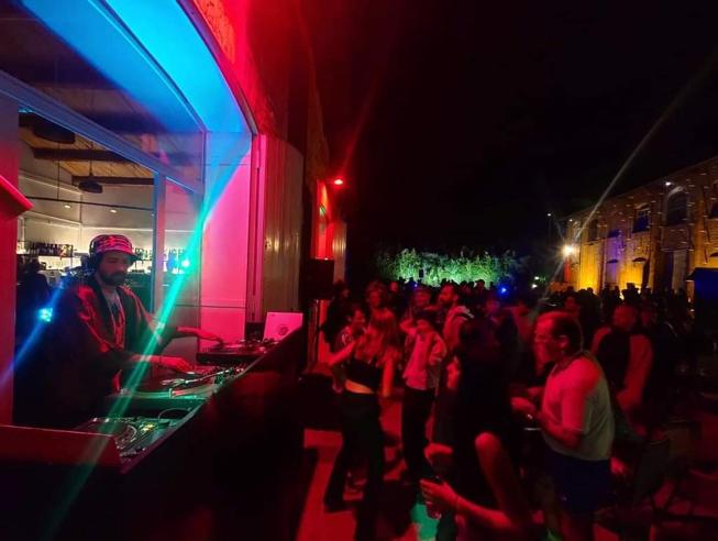 C’è il covid, ma al Teatro India non esiste. Miracoli della cultura antagonista