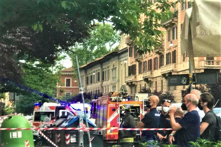 auto bomba a prati (2)