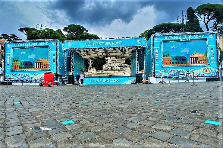 football village piazza del popolo