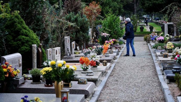 Latina, il ‘cimitero dei poveri’ divide la politica