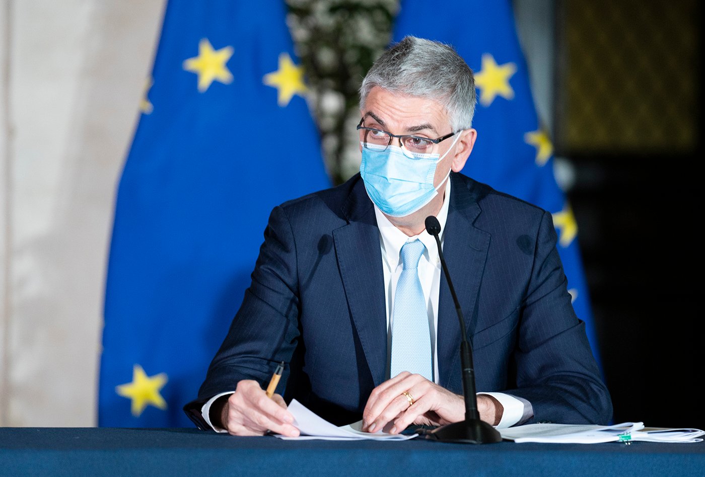 Pandemia, indici sostanzialmente stabili. Brusaferro: lieve crescita in tutte le regioni
