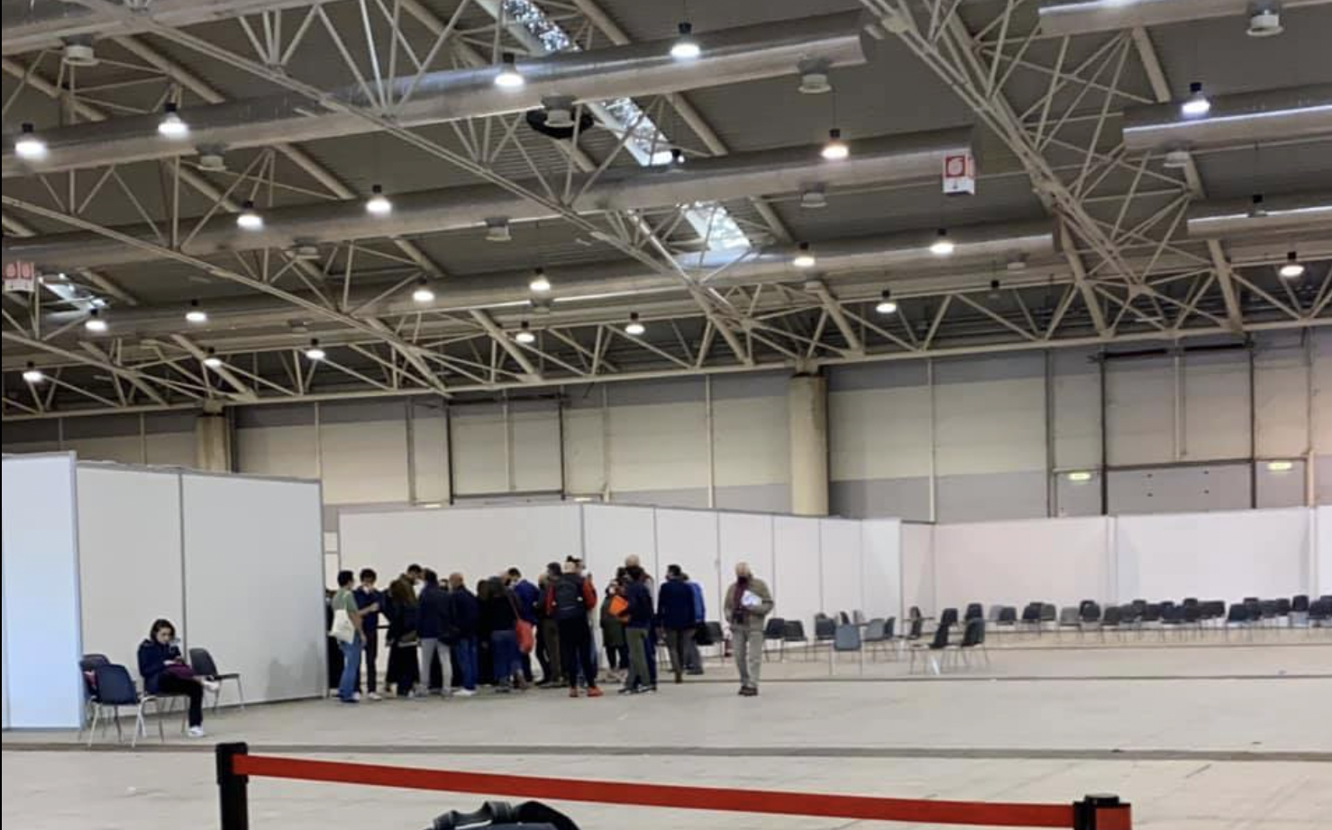 Spoglio infinito a Roma con pasticcio: il presidente del seggio non fa più entrare neanche i carabinieri