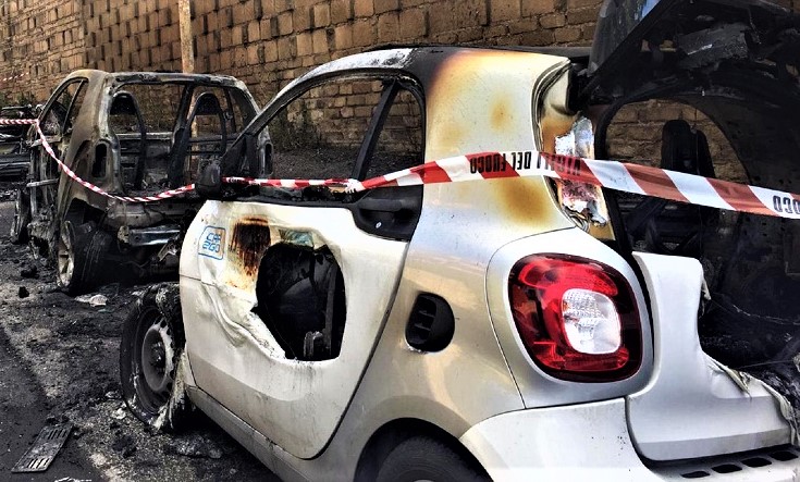 auto incendiate da immigrato (2)
