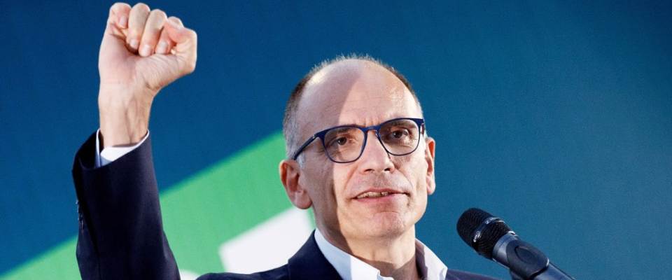 enrico letta pugno chiuso