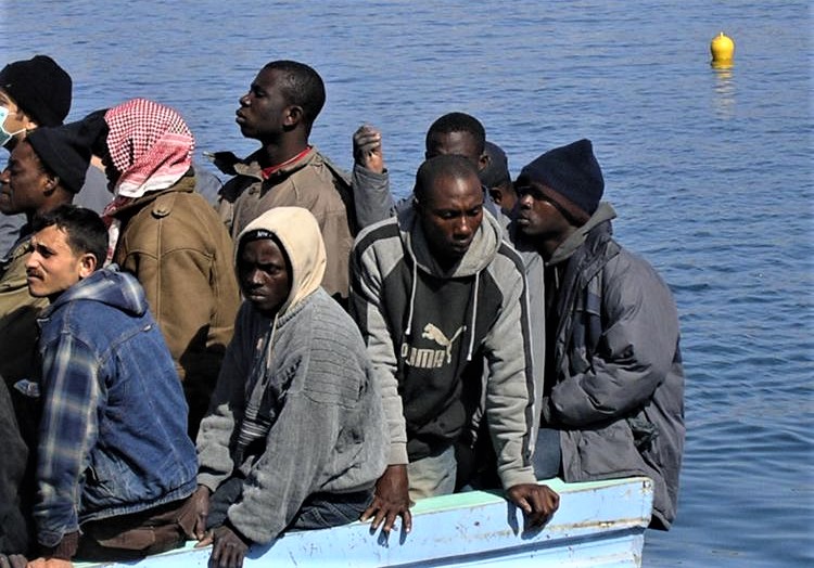 sbarchi senza tregua a lampedusa (2)