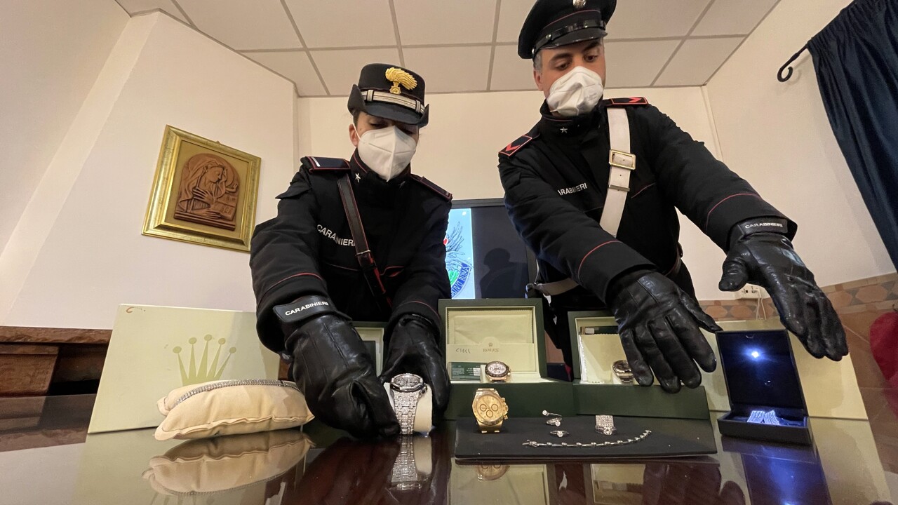 Maxi sequestro a Monte Spaccato. Denaro contante, orologi di lusso e gioielli a prestanome dei clan