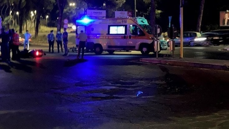 Incidente mortale a Decima, muore scooterista 24 enne. In fuga il conducente dell’auto