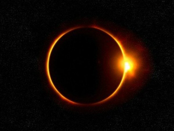 Questa mattina l’eclissi lunare più lunga del secolo