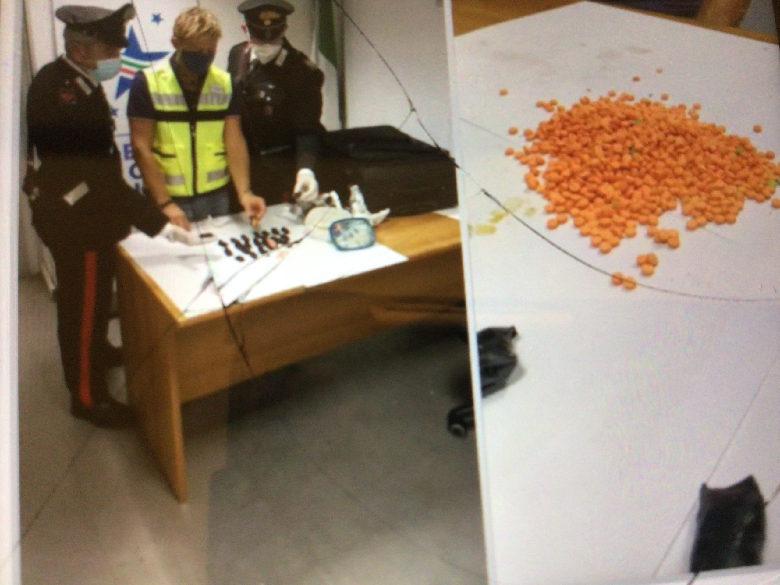 Ultima ora, arrestato a Fiumicino corriere della droga. Trasportava oltre 2 mila pasticche