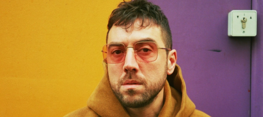 Coez torna con una nuova hit annunciata “Come nelle canzoni” (video)