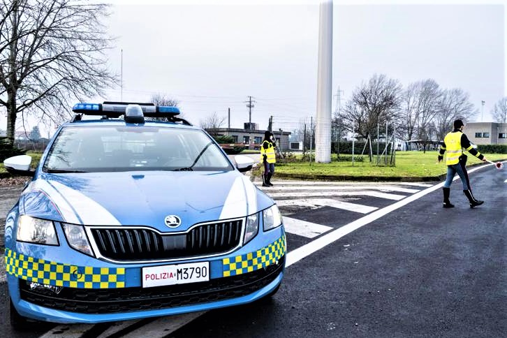 polizia salva anziana (2)