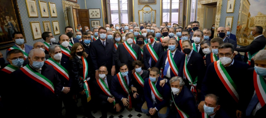 La carica dei sindaci siciliani a Roma: “Siamo al collasso, il governo intervenga”