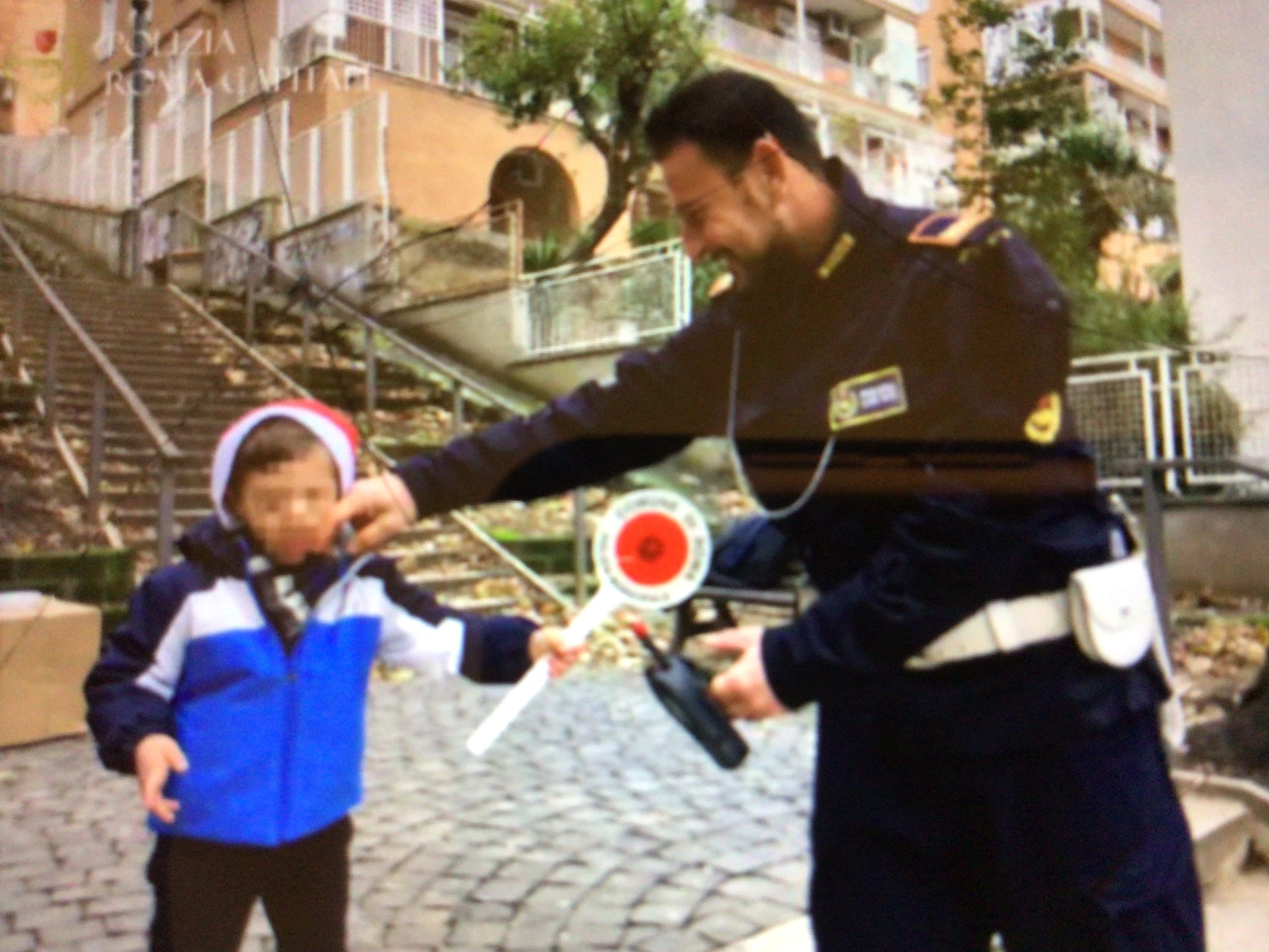 Bimbo si perde a Trastevere, grazie a due Vigilesse arriva il lieto fine