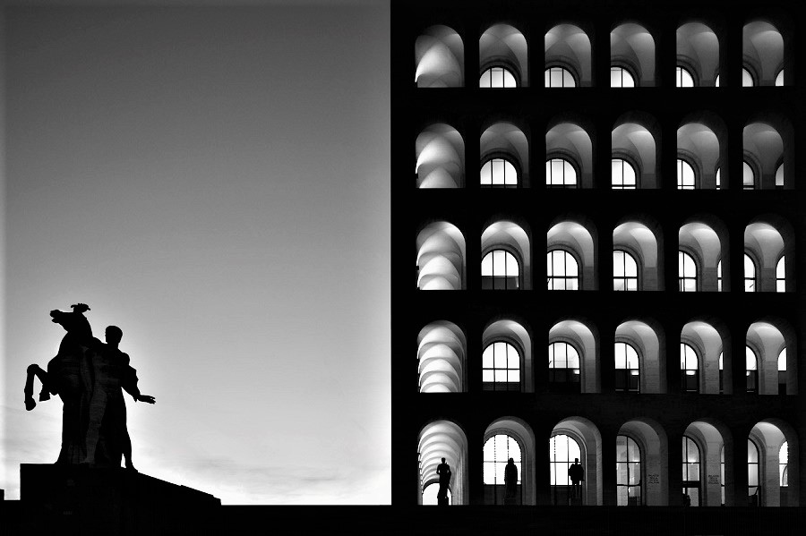 “L’imbrunire. Roma e altrove”. Suggestiva mostra dell’architetto Pediconi a via del Corso