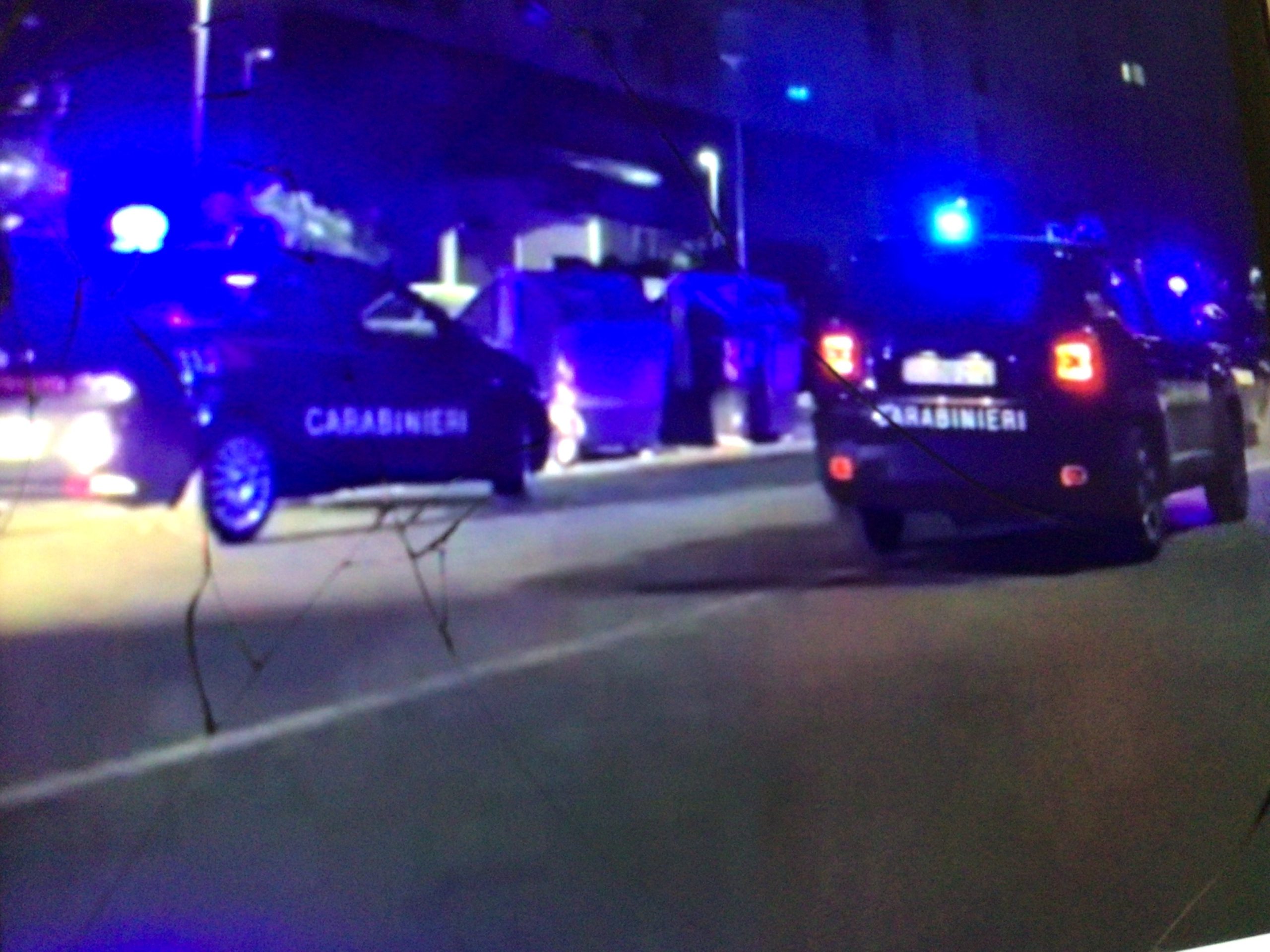 Fugge da un posto di blocco, inseguimento e arresto a Tor Bella Monaca