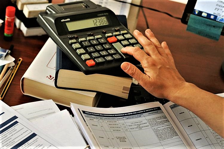 Tasse, l’Italia al primo posto per la pressione fiscale, ma i servizi fanno ancora schifo