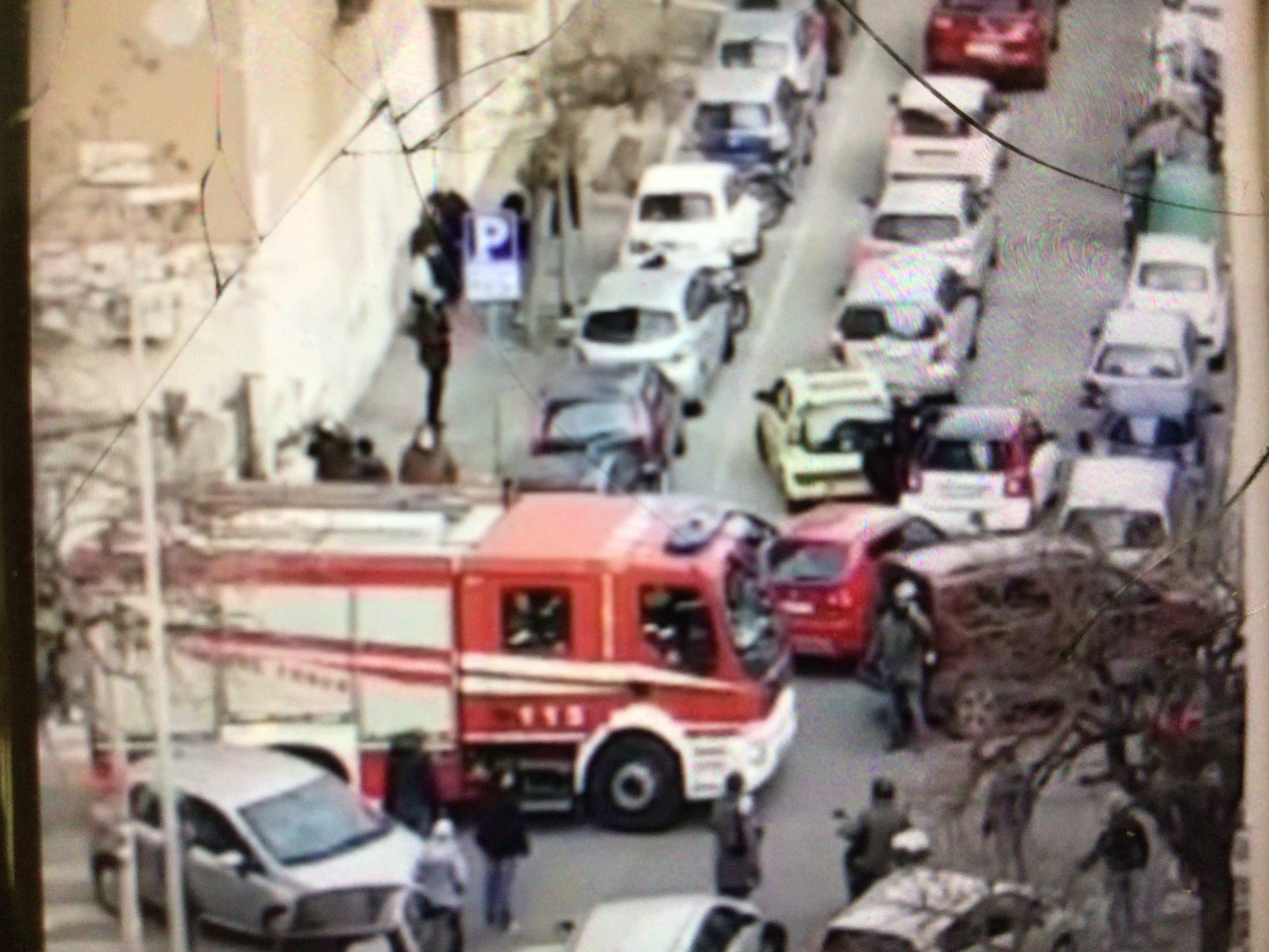 Lavori infiniti a Largo Somalia, e i cittadini si trasformano in vigili urbani