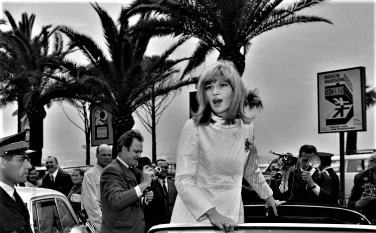 Il lungo addio a Monica Vitti nella Chiesa degli Artisti a piazza del Popolo a Roma