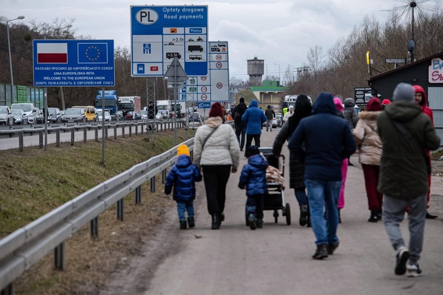 profughi ucraini in fuga