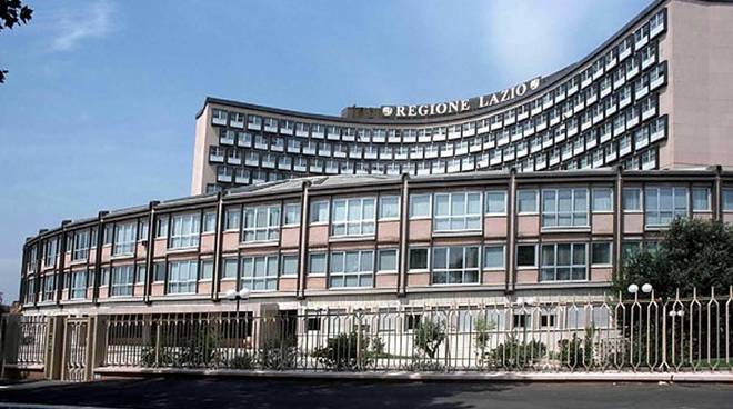 Regione Lazio, tra attacchi hacker e mascherine è stato un disastro. Ma i dirigenti sono tutti fenomeni