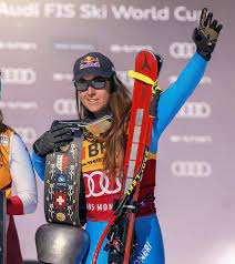 Goggia, omosessuali nello sci maschile? Non credo, devono buttarsi dalla Streif di Kitz. Ed è bufera