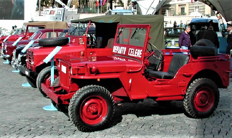 All’aeroporto di Fiumicino esposte le auto e moto d’epoca della Polizia