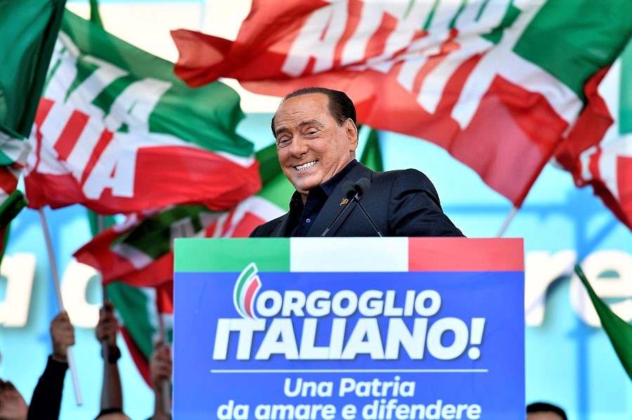 berlusconi in piazza (2)