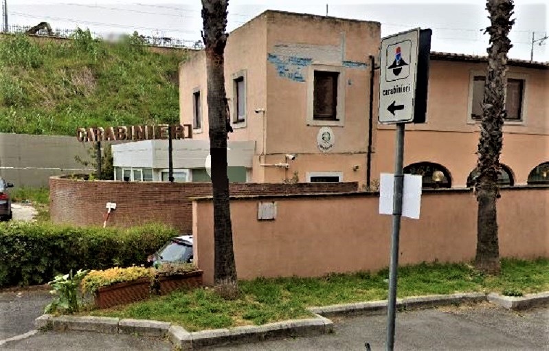 Ucraina fa da “palo” a due tunisini mentre aggrediscono brutalmente un uomo per rapinarlo