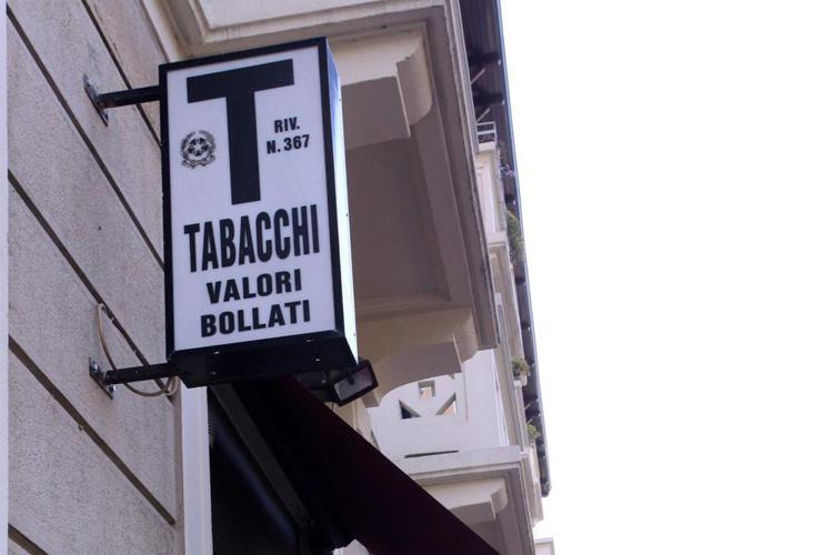 Romeni saccheggiavano le tabaccherie e gli autogrill: sgominata la banda