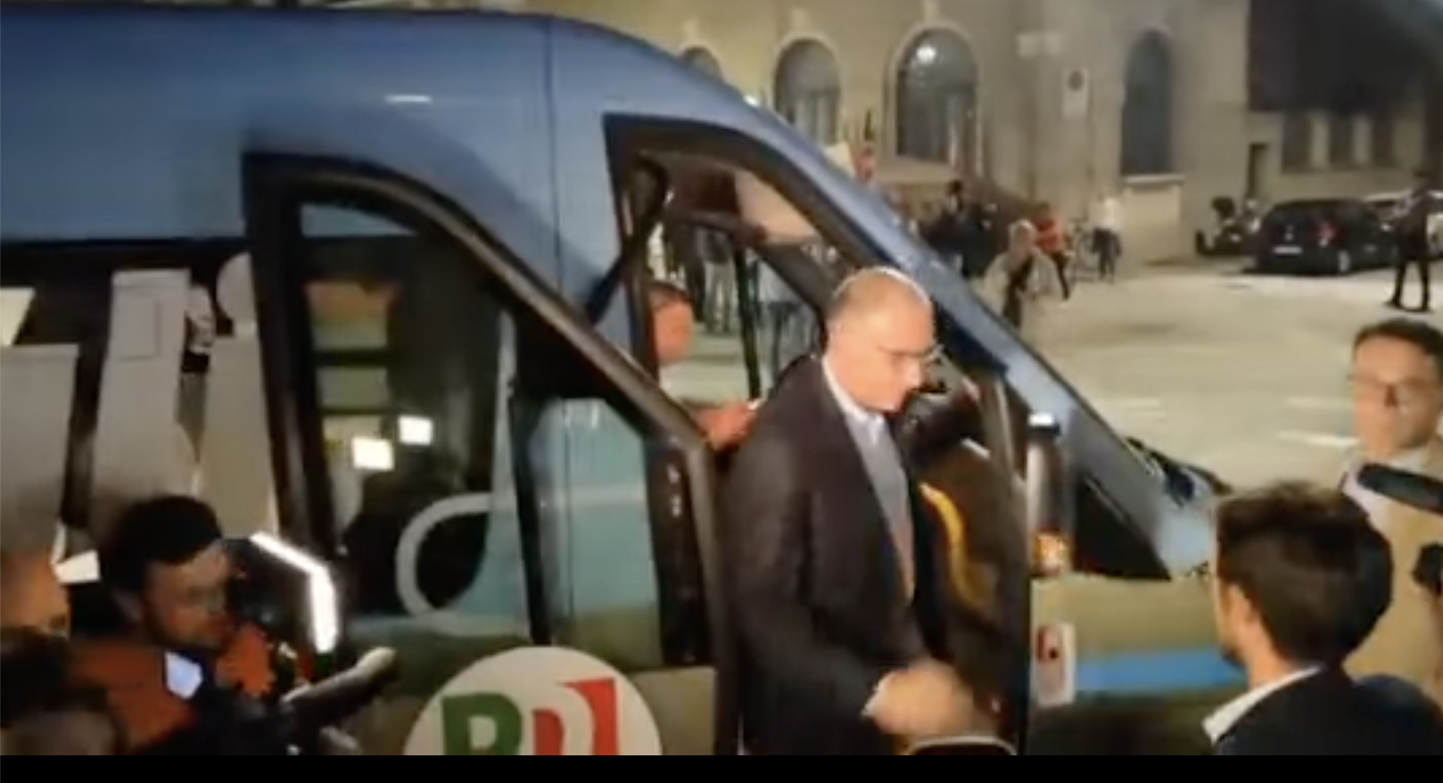 Letta pulmino elettrico