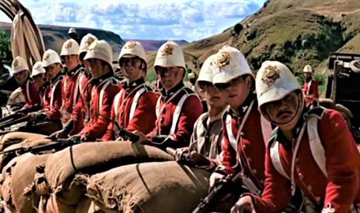 Ecco perché Elisabetta II indossava vestiti sgargianti: come sempre i suoi soldati nel mondo