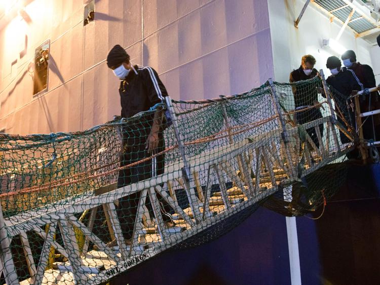 immigrati clandestini sbarco